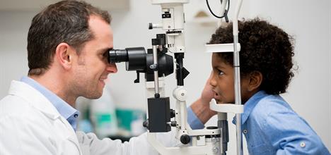 child receives eye sxam